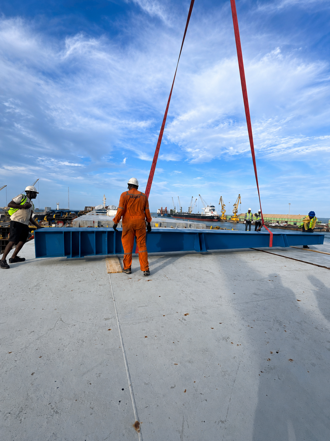 Cargo securing arrangement on deck